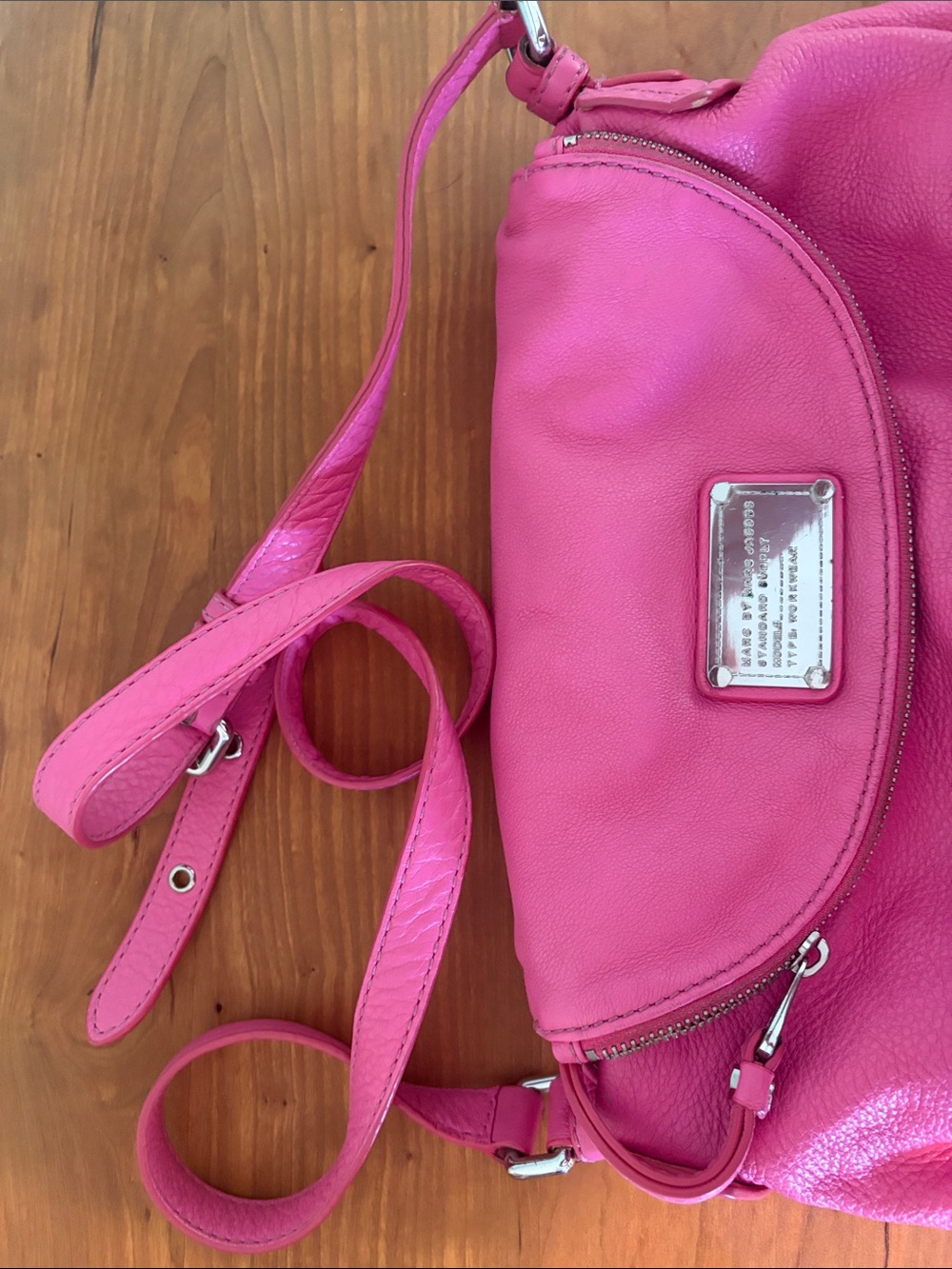 Marc by Marc Jacobs Hot Pink Leather Shoulder Bag - Picture 3 of 5